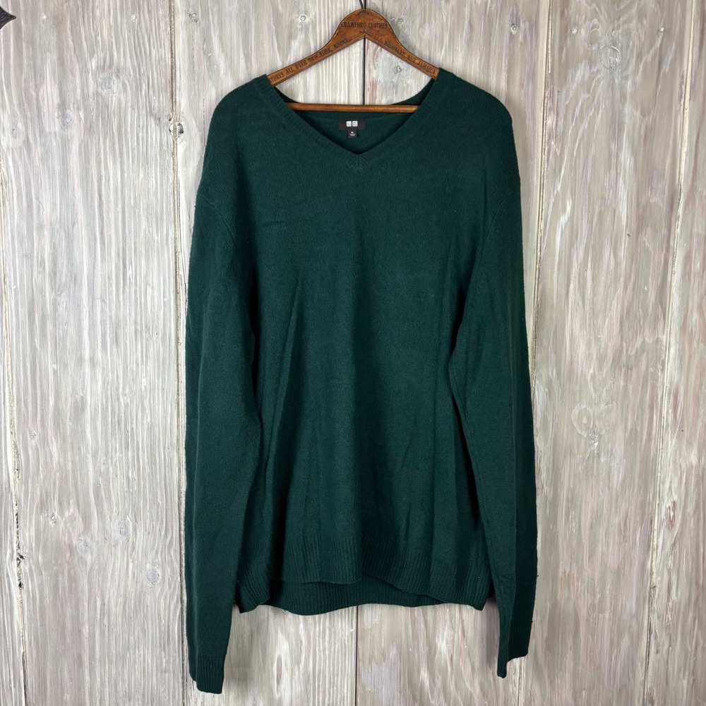 UNIQLO V Neck Sweater Mens XL Dark Green 100% Wool‎ Monochrome Minimalist Preppy